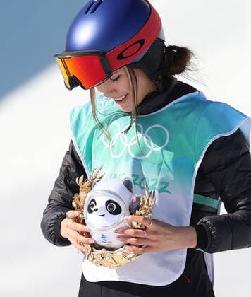 (221226) -- BEIJING, Dec. 26, 2022 -- File photo taken on Feb. 8, 2022 shows Gu Ailing of China reacts during flower ceremony after women s freeski big air final at Big Air Shougang in Beijing, capital of China. Gu claimed gold medals in the women s big air and halfpipe and a silver in slopestyle at the Beijing Winter Olympics, becoming the first freestyle skier to win three medals in three different events at a single Winter Olympics. ) TOP 10 WORLD ATHLETES OF 2022 DingxXu 