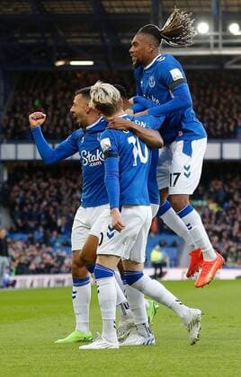 Sport Themen der Woche KW52 Sport Bilder des Tages Mandatory Credit: Photo by Magi Haroun Shutterstock (13681406c) Yerry Mina Gonzalez of Everton scores the 1st goal of the match¦cele with Anthony Gordon of Everton Everton v Wolverhampton Wanderers, Premier League, Football, Goodison Park, Liverpool, UK - 26 Dec 2022 EDITORIAL USE ONLY No use with unauthorised audio, video, data, fixture lists, club league logos or live services. Online in-match use limited to 120 images, no video emulation. No use in betting, games or single club league player publications. Everton v Wolverhampton Wanderers, Premier League, Football, Goodison Park, Liverpool, UK - 26 Dec 2022 EDITORIAL USE ONLY No use with unauthorised audio, video, data, fixture lists, club league logos or live services. Online in-match use limited to 120 images, no video emulation. No use in betting, games or single club league player publications.  Copyright: xMagixHaroun Shutterstockx 13681406c