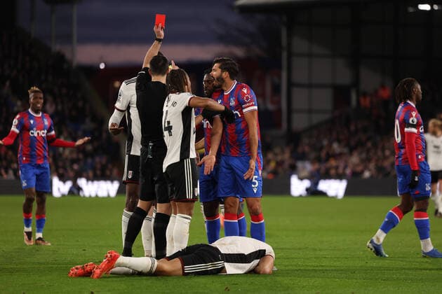 Sport Themen der Woche KW52 26th December 2022; Selhurst Park, Crystal Palace, London, England; Premier League Football, Crystal Palace versus Fulham; Referee Andrew Madley shows the red card to James Tomkins of Crystal Palace for a foul on Aleksandar Mitrovic of Fulham  ActionPlus12461069 ShaunxBrooks