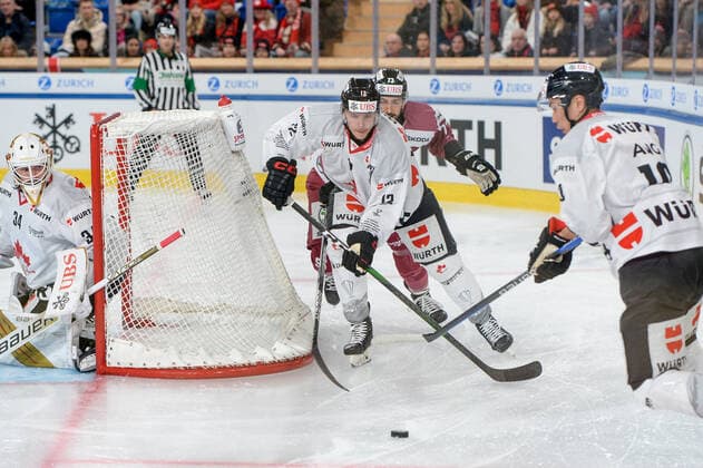26.12.2022, Davos, Eisstadion Davos, Spengler Cup: HC Sparta Praha - Team Canada, Tobie Paquette Bisson of Team Canada Davos Eisstadion Davos Graubünden Switzerland Copyright: xJustPictures.ch AndreaxBrancax