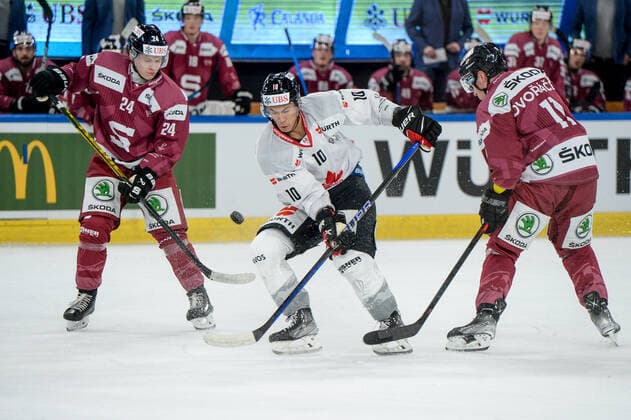 26.12.2022, Davos, Eisstadion Davos, Spengler Cup: HC Sparta Praha - Team Canada, Jonathan Ang of Team Canada Davos Eisstadion Davos Graubünden Switzerland Copyright: xJustPictures.ch AndreaxBrancax