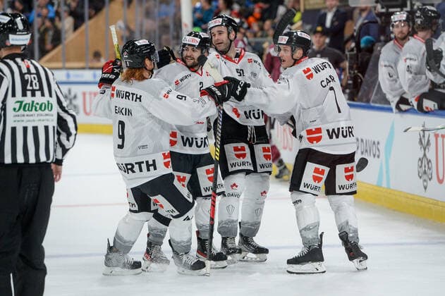 26.12.2022, Davos, Eisstadion Davos, Spengler Cup: HC Sparta Praha - Team Canada, Canada celebrate the 2:3 goal. From left: Cody Eakin of Team Canada, Thomas Gregoire of Team Canada, scorer Brett Connolly of Team Canada and Daniel Carr of Team Canada Davos Eisstadion Davos Graubünden Switzerland Copyright: xJustPictures.ch AndreaxBrancax