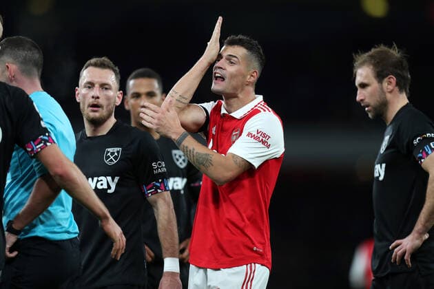 Arsenal v West Ham United 26 December 2022 London, Premier League Football - Arsenal FC v West Ham United - Granit Xhaka of Arsenal presses his palm to his forehead Photo by Mark Leech London UK *** Arsenal gegen West Ham United 26. Dezember 2022 London, Premier League Fußball Arsenal FC gegen West Ham United Granit Xhaka von Arsenal presst seine Handfläche an die Stirn Foto von Mark Leech London UK  Copyright: xMarkxLeechxOffside