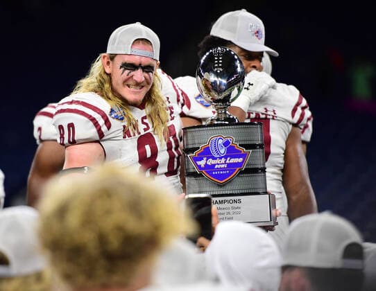 Sport Themen der Woche KW52 Sport Bilder des Tages December 26, 2022, Detroit, Michigan, U.S: New Mexico State Linebacker, TREVOR BROHARD 80, displays trophy after a game between Bowling Green State University and New Mexico State University at Ford Field, Detroit, Michigan. ..Final: New Mexico State- 24 Bowling Green- 19 Detroit U.S. - ZUMAh127 20221226_zap_h127_033 Copyright: xScottxHassex