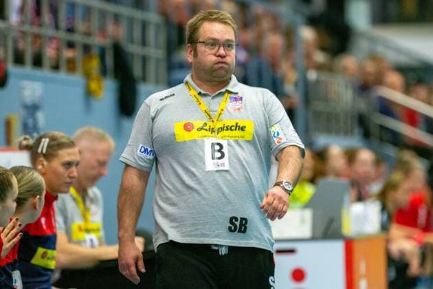 Steffen Birkner (HSG Blomberg-Lippe, Trainer) GER, HSG Blomberg-Lippe vs. TSV Bayer 04 Leverkusen, Handball, 1. Bundesliga Frauen, 9. Spieltag, Spielzeit 2022 2023, 27.12.2022 GER, HSG Blomberg-Lippe vs. TSV Bayer 04 Leverkusen, Handball, 1. Bundesliga Frauen, 9. Spieltag, Spielzeit 2022 2023, 27.12.2022 Blomberg Copyright: xEibner-Pressefotox xJanxStrohdiekx EP_JSK