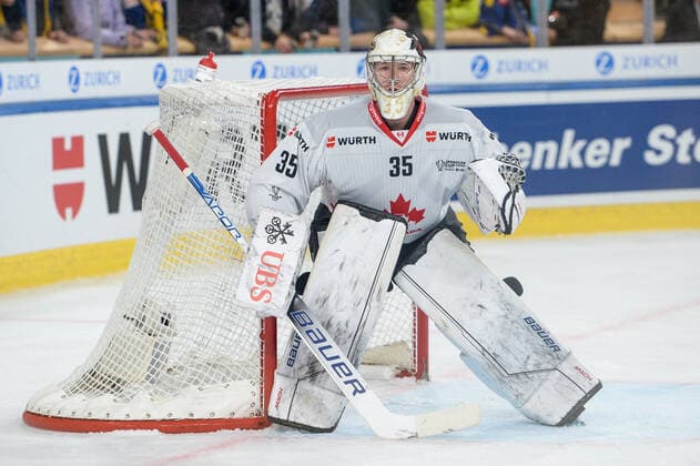 27.12.2022, Davos, Eisstadion Davos, Spengler Cup: HC Davos - Team Canada, goalkeeper Connor Hughes of Team Canada Davos Eisstadion Davos Graubünden Switzerland Copyright: xJustPictures.ch AndreaxBrancax