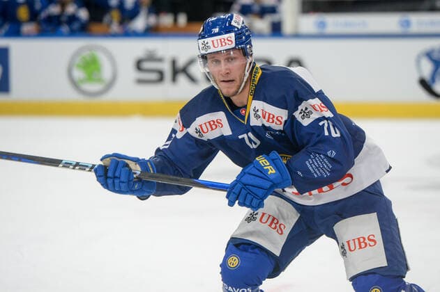 27.12.2022, Davos, Eisstadion Davos, Spengler Cup: HC Davos - Team Canada, Enzo Corvi of Davos Davos Eisstadion Davos Graubünden Switzerland Copyright: xJustPictures.ch AndreaxBrancax