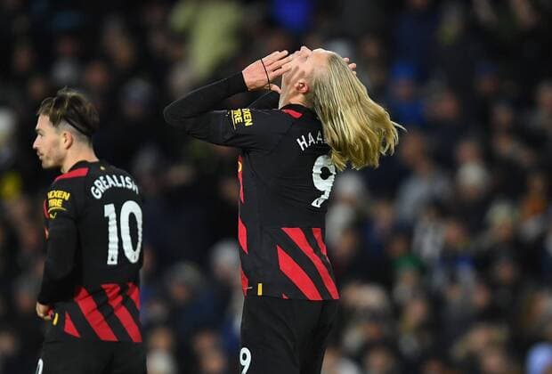 Sport Themen der Woche KW52 Sport Bilder des Tages Mandatory Credit: Photo by Anna Gowthorpe Shutterstock (13673500ad) Erling Haland of Manchester City after scoring his side s third goal Leeds United v Manchester City, Premier League, Football, Elland Road, Leeds, UK - 28 Dec 2022 EDITORIAL USE ONLY No use with unauthorised audio, video, data, fixture lists, club league logos or live services. Online in-match use limited to 120 images, no video emulation. No use in betting, games or single club league player publications. Leeds United v Manchester City, Premier League, Football, Elland Road, Leeds, UK - 28 Dec 2022 EDITORIAL USE ONLY No use with unauthorised audio, video, data, fixture lists, club league logos or live services. Online in-match use limited to 120 images, no video emulation. No use in betting, games or single club league player publications.  Copyright: xAnnaxGowthorpe Shutterstockx 13673500ad