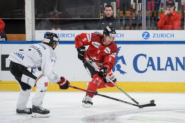 29.12.2022, Davos, Eisstadion Davos, Spengler Cup: Orebro HK - Team Canada, Cody Eakin of Team Canada Davos Eisstadion Davos Graubünden Switzerland Copyright: xJustPictures.ch AndreaxBrancax