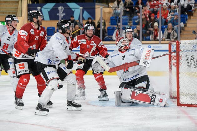 29.12.2022, Davos, Eisstadion Davos, Spengler Cup: Orebro HK - Team Canada, goalkeeper Jonas Arntzen of Örebro HK against David Desharnais of Team Canada and Daniel Winnik of Team Canada Davos Eisstadion Davos Graubünden Switzerland Copyright: xJustPictures.ch AndreaxBrancax