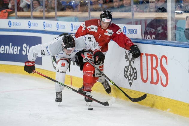 29.12.2022, Davos, Eisstadion Davos, Spengler Cup: Orebro HK - Team Canada, Daniel Carr of Team Canada against Christopher Mastomki of Örebro HK Davos Eisstadion Davos Graubünden Switzerland Copyright: xJustPictures.ch AndreaxBrancax