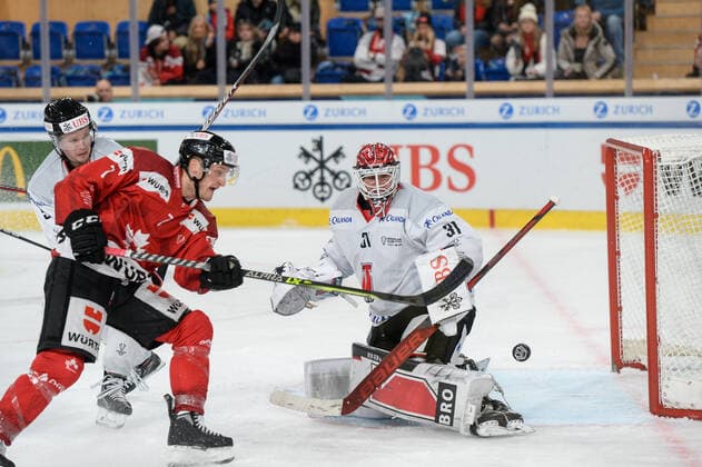 29.12.2022, Davos, Eisstadion Davos, Spengler Cup: Orebro HK - Team Canada, Daniel Carr of Team Canada against goalkeeper Jonas Arntzen of Örebro HK Davos Eisstadion Davos Graubünden Switzerland Copyright: xJustPictures.ch AndreaxBrancax