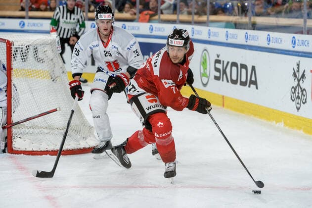29.12.2022, Davos, Eisstadion Davos, Spengler Cup: Orebro HK - Team Canada, Colton Sceviour of Team Canada against Philip Holm of Örebro HK Davos Eisstadion Davos Graubünden Switzerland Copyright: xJustPictures.ch AndreaxBrancax