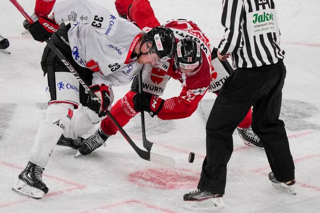 DAVOS, SWITZERLAND - DECEMBER 29: Christopher Mastomki of Örebro HK (L) at the face-off against Alan Quine of Team Canada (C) during the match between Orebro HK and Team Canada at Eisstadion Davos on December 28, 2022 in Davos, Switzerland. Davos Graubunden Switzerland Copyright: xJustPictures.ch JarixPestelaccix