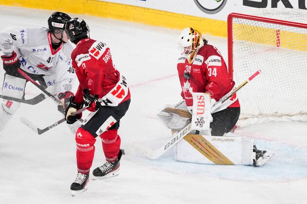 DAVOS, SWITZERLAND - DECEMBER 29: goalkeeper Michael Hutchinson of Team Canada (R) during the match between Orebro HK and Team Canada at Eisstadion Davos on December 28, 2022 in Davos, Switzerland. Davos Graubunden Switzerland Copyright: xJustPictures.ch JarixPestelaccix