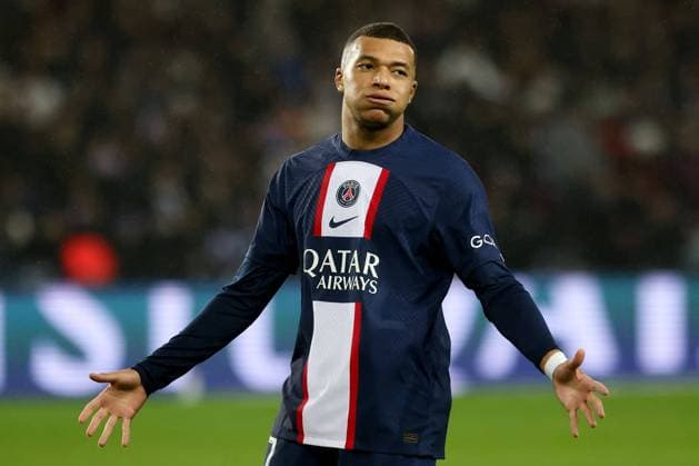 PARIS 28.12.2022, xjfx La Ligue 1 Paris Saint Germain - Racing Club de Strasbourg Alsace, v.l., Kylian Mbappe (Paris Saint-Germain) enttaeuscht, enttaeuscht schauend, dissapointed, traurig, frustiert, frust, gefrustet Copyright: JoaquimxFerreira