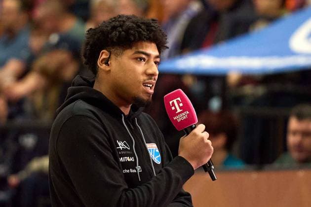 Kostja Mushidi (MBC, 11), verletzt, Interview vor dem Spiel Syntainics MBC vs. MHP Riesen Ludwigsburg, Basketball, Maenner, 12. Spieltag, 2022 2023, 30.12.2022, Syntainics MBC vs. MHP Riesen Ludwigsburg, Basketball, Maenner, 12. Spieltag, 2022 2023, 30.12.2022, Weissenfels