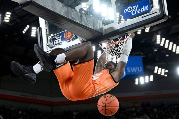 Sport Themen der Woche KW52 Sport Bilder des Tages 30.12.2022, ratiopharm Arena, Germany, Neu Ulm, ratiopharm ulm vs Basketball Loewen Braunschweig - Basketball Bundesliga, Brandon Paul (ratiopharm ulm) in Aktion, am Ball, Einzelaktion (Foto H. Langer) ratiopharm Arena Neu Ulm Germany *** 30 12 2022, ratiopharm Arena, Germany, Neu Ulm, ratiopharm ulm vs Basketball Loewen Braunschweig Basketball Bundesliga, Brandon Paul ratiopharm ulm in action, on the ball, individual action Photo H Langer ratiopharm Arena Neu Ulm Germany  541_ULMBRA20221218_0034 Langer-541