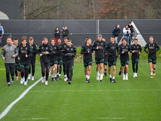 Sport Themen der Woche KW52 Sport Bilder des Tages Die Borussen beginnen ihr Training mit einer Laufeinheit. Dabei Oscar Fraulo (Borussia Moenchengladbach, 22), Torben Muesel (Borussia Moenchengladbach, 26), Florian Neuhaus (Borussia Moenchengladbach, 32), Luca Netz (Borussia Moenchengladbach, 20), Christoph Kramer (Borussia Moenchengladbach, 06), Rocco Reitz (Borussia Monechengladbach, 27), Yvandro Borges Sanches (Borussia Moenchengladbach, 38), Joe Scally (Borussia Moenchengladbach, 29), Tony Jantschke (Borussia Moenchengladbach, 24), Hannes Wolf (Borussia Moenchengladbach, 11), Marvin Friedrich (Borussia Moenchengladbach, 05), Ramy Bensebaini (Borussia Moenchengladbach, 25), Julian Weigl (Borussia Moenchengladbach, 08), Jonas Hofmann (Borussia Moenchengladbach, 23), Stefan Lainer (Borussia Moenchengladbach, 18) und Nico Elvedi (Borussia Moenchengladbach, 30). Borussia Moenchengladbach, Fussball, 1. Bundesliga, Training, Saison 2022 2023, 31.12.2022 Borussia Moenchengladbach, Fussball, 1. Bundesliga, Training, Saison 2022 2023, 31.12.2022 Moenchengladbach *** The Borussians start their training with a running session Oscar Fraulo Borussia Moenchengladbach, 22 , Torben Muesel Borussia Moenchengladbach, 26 , Florian Neuhaus Borussia Moenchengladbach, 32 , Luca Netz Borussia Moenchengladbach, 20 , Christoph Kramer Borussia Moenchengladbach, 06 , Rocco Reitz Borussia Monechengladbach, 27 , Yvandro Borges Sanches Borussia Moenchengladbach, 38 , Joe Scally Borussia Moenchengladbach, 29 , Tony Jantschke Borussia Moenchengladbach, 24 , Hannes Wolf Borussia Moenchengladbach, 11 , Marvin Friedrich Borussia Moenchengladbach, 05 , Ramy Bensebaini Borussia Moenchengladbach, 25 , Julian Weigl Borussia Moenchengladbach, 08 , Jonas Hofmann Borussia Moenchengladbach, 23 , Stefan Lainer Borussia Moenchengladbach, 18 and Nico Elvedi Borussia Moenchengladbach, 30 Borussia Moenchengladbach, football, 1 Bundesliga, training, season 2022 2023, 31 12 2022 Borussia Moenchengladbach, football, 1 Bundesliga, training, season 2022 2023, 31 12 2022 Moenchengladbach. Copyright: xEibner-Pressefoto ThomasxHaeslerx EP_EER