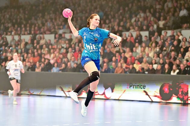 Handball I Frauen I Saison 2022-2023 I 1. HBF I 10. Spieltag I Buxtehuder SV - BSV Sachsen Zwickau I 30.12.2022 Liv Süchting (2, Buxtehuder Sportverein) bei einem Sprungwurf. Hamburg Sporthalle Hamburg Hamburg Deutschland Copyright: xLobeca WolfxGebhardtx