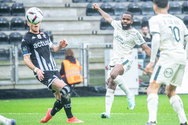 GÃ dÃ on Kalulu (FC Lorient) FOOTBALL : Angers SCO vs FC Lorient - Ligue 1 - Journee 17 - 01 01 2023 BaptisteAutissier Panoramic 