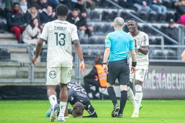 Bonke Innocent (FC Lorient) FOOTBALL : Angers SCO vs FC Lorient - Ligue 1 - Journee 17 - 01 01 2023 BaptisteAutissier Panoramic 