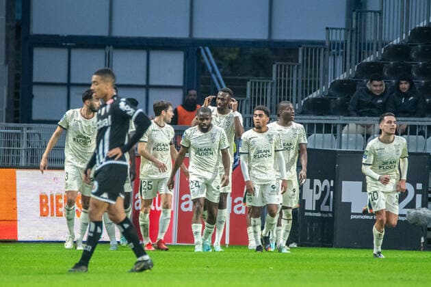Joie des joueurs du FC Lorient aprÃ s le but de Enzo Le FÃ e (FC Lorient) FOOTBALL : Angers SCO vs FC Lorient - Ligue 1 - Journee 17 - 01 01 2023 BaptisteAutissier Panoramic 