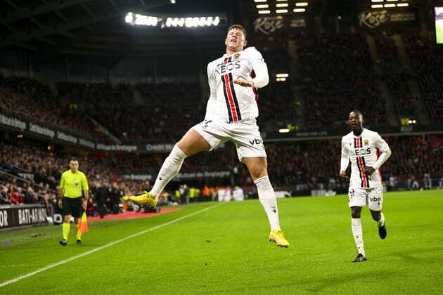 joie des joueurs de Nice apres le but de Ross Barkley (Nice) FOOTBALL : Rennes vs Nice - Ligue 1 Uber Eats - 02 01 2023 JBAutissier Panoramic 