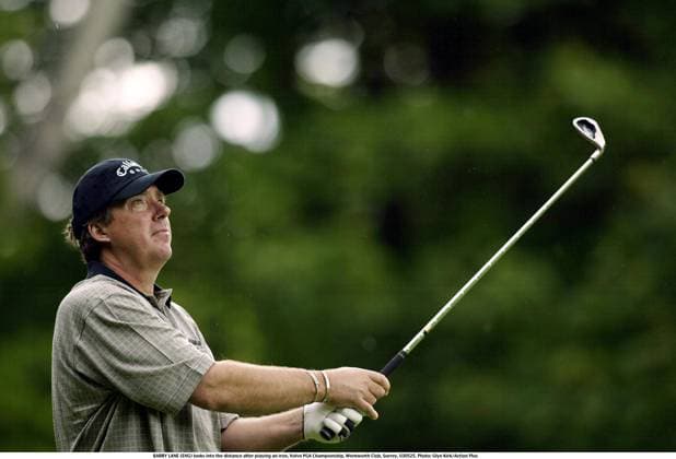 BARRY LANE (ENG) looks into the distance after playing an iron, Volvo PGA, Golf Herren Championship, Wentworth Club, Surrey, 030525.  ActionPlus03052508 ACTIONxPLUS
