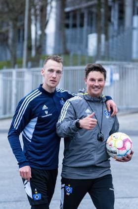 Sebastian Schonlau (Hamburger SV 4) und Merlin Polzin (Hamburger SV Co-Trainer) Training Hamburger SV, Saison 2022 2023, 02.01.2023 -Pressefoto Marcel von Fehrn Training Hamburger SV, Saison 2022 2023, 02.01.2023 Hamburg *** Sebastian Schonlau Hamburger SV 4 and Merlin Polzin Hamburger SV Co Trainer Training Hamburger SV, season 2022 2023, 02 01 2023 Press photo Marcel von Fehrn Training Hamburger SV, season 2022 2023, 02 01 2023 Hamburg Copyright: xEibner-Pressefoto MarcelxvonxFehrnx EP_MFN