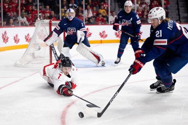 230105 Brennan Othmann of Canada and Luke Mittelstadt of USA during the 2023 IIHF World Junior Championship semifinal between USA and Canada on January 5, 2023 in Halifax. Photo: Simon Hastegard BILDBYRAN kod SH SH0402 ishockey Ice hockey, Eishockey jvm junior-vm u20 2023 iihf world junior championship world juniors semifinal semifinals usa canada kanada bbeng Copyright: SIMONxHASTEGARD BB230105SH001