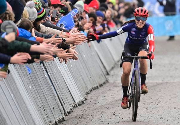 Bilder des Jahres 2023, Sport 01 Januar Sport Themen der Woche KW01 Sport Bilder des Tages KOKSIJDE, BELGIUM - JANUARY 05 : Van Anrooij Shirin (NED) of Baloise Trek Lions celebrates the win during the Vlaamse Duinencross Koksijde Cyclocross race , Leg 5 of the X2O trophee on January 5, 2023 in Koksijde, Belgium, 5 01 2023 ( Vlaamse Duinencross Koksijde women 2023 PhotoNews Panoramic 