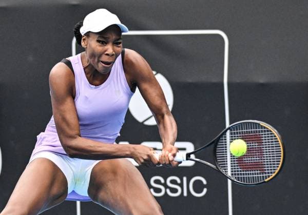 5th January 2022: Auckland, New Zealand: USA s Venus Williams on Day 4 of the women s ASB Classic at the ASB Tennis Arena, Auckland, New Zealand  ActionPlus12464898 AndrewxCornaga