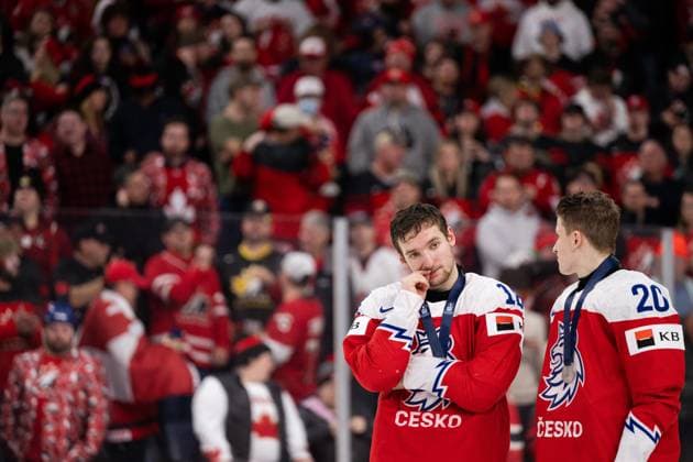 230106 Matous Mensik of Czech Republic looks dejected after the 2023 IIHF World Junior Championship final between Czech Republic and Canada on January 6, 2023 in Halifax. Photo: Simon Hastegard BILDBYRAN kod SH SH0405 ishockey Ice hockey, Eishockey jvm junior-vm u20 2023 iihf world junior championship world juniors final tjeckien czech republic canada kanada bbeng depp Copyright: SIMONxHASTEGARD BB230106SH024