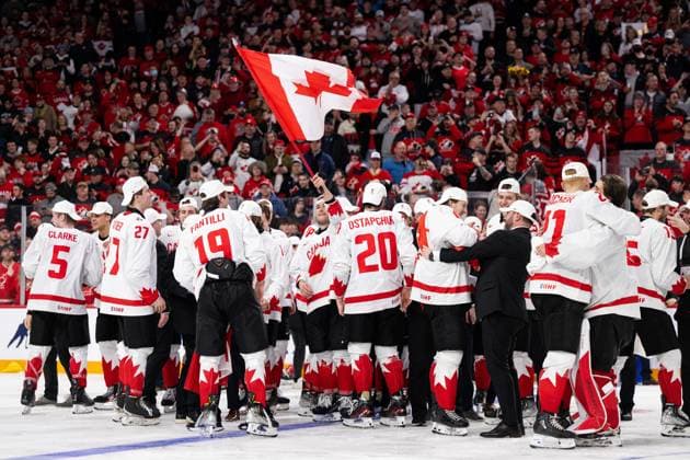 230106 Players of Canada celebrate after the 2023 IIHF World Junior Championship final between Czech Republic and Canada on January 6, 2023 in Halifax. Photo: Simon Hastegard BILDBYRAN kod SH SH0405 ishockey Ice hockey, Eishockey jvm junior-vm u20 2023 iihf world junior championship world juniors final tjeckien czech republic canada kanada bbeng jubel vm-guld guld Copyright: SIMONxHASTEGARD BB230106SH073