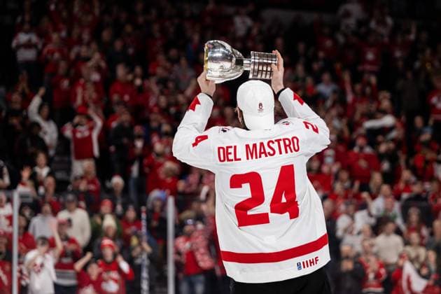 230106 Ethan Del Mastro of Canada celebrate with the trophy after the 2023 IIHF World Junior Championship final between Czech Republic and Canada on January 6, 2023 in Halifax. Photo: Simon Hastegard BILDBYRAN kod SH SH0405 ishockey Ice hockey, Eishockey jvm junior-vm u20 2023 iihf world junior championship world juniors final tjeckien czech republic canada kanada bbeng jubel vm-guld guld Copyright: SIMONxHASTEGARD BB230106SH088