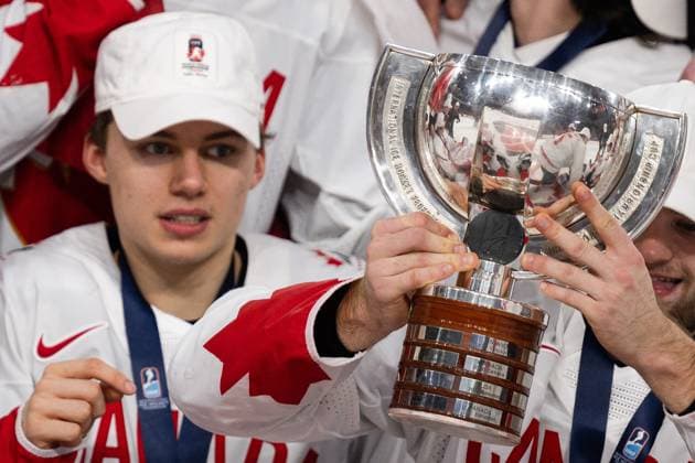 230106 Connor Bedard of Canada celebrates with the trophy after the 2023 IIHF World Junior Championship final between Czech Republic and Canada on January 6, 2023 in Halifax. Photo: Simon Hastegard BILDBYRAN kod SH SH0405 ishockey Ice hockey, Eishockey jvm junior-vm u20 2023 iihf world junior championship world juniors final tjeckien czech republic canada kanada bbeng jubel vm-guld guld Copyright: SIMONxHASTEGARD BB230106SH093