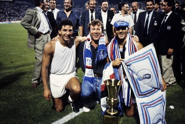 IPP19900320 Football - soccer: Coppa Italia, U.C. Sampdoria - S.S.C. Napoli, gianluca vialli, Moreno Mannini e roberto mancini festeggiano la vittoria con la coppa (Verwendung nur in Deutschland - GERMANY ONLY) *** IPP19900320 Football soccer Coppa Italia, U C Sampdoria S S C Napoli, gianluca vialli, Moreno Mannini e roberto mancini festeggiano la vittoria con la coppa Use only in Germany GERMANY ONLY 