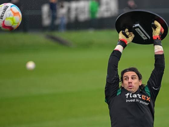 Sport Themen der Woche KW01 Yann Sommer (Borussia Moenchengladbach, 01) lenkt den Ball in das Tor ab. Borussia Moenchengladbach, Fussball, 1. Bundesliga, Training, Saison 2022 2023, 06.01.2023 Borussia Moenchengladbach, Fussball, 1. Bundesliga, Training, Saison 2022 2023, 06.01.2023 Moenchengladbach *** Yann Sommer Borussia Moenchengladbach, 01 deflects the ball into the goal Borussia Moenchengladbach, football, 1 Bundesliga, training, season 2022 2023, 06 01 2023 Borussia Moenchengladbach, football, 1 Bundesliga, training, season 2022 2023, 06 01 2023 Moenchengladbach Copyright: xEibner-Pressefoto ThomasxHaeslerx EP_EER