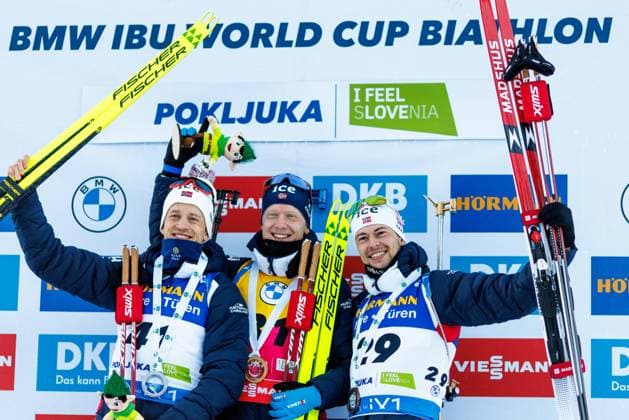 Bilder des Jahres 2023, Sport 01 Januar Sport Themen der Woche KW01 Sport Bilder des Tages BIATHLON - IBU WC Pokljuka POKLJUKA,SLOVENIA,06.JAN.23 - BIATHLON - IBU World Cup, 10km sprint, men, award ceremony. Image shows the rejoicing of Tarjei Boe, Johannes Thingnes Boe and Sturla Holm Laegreid (NOR).  GEPAxpictures xMaticxKlansek
