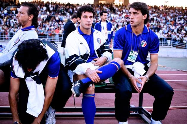 VIALLI Gianluca Team Italien mit MANCINI Roberto FIFA Fussball WM 1990 Spiel um 3.Platz in Bari 1990 DFL REGULATIONS PROHIBIT ANY USE OF PHOTOGRAPHS as IMAGE SEQUENCES and or QUASI-VIDEO *** VIALLI Gianluca Team Italy with MANCINI Roberto FIFA World Cup 1990 Match for 3rd place in Bari 1990 DFL REGULATIONS PROHIBIT ANY USE OF PHOTOGRAPHS as IMAGE SEQUENCES and or QUASI VIDEO Copyright: xLacixPerenyix