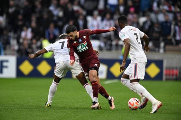 Thiaga Mendes et Sinaly Dimende (lyon) vs Georges Mikautadze (metz) FOOTBALL: Olympique Lyonnais vs FC Metz - 32e Coupe de France - 07 01 2023 FredericChambert Panoramic 