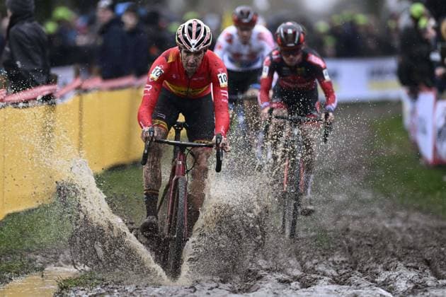 Bilder des Jahres 2023, Sport 01 Januar Sport Themen der Woche KW01 GULLEGEM, BELGIUM - JANUARY 07 : Orts Lloret Felipe (ESP) of Teika-Bh-Gsport in action during the 7th leg of the men elite 2022 - 2023 Telenet Superprestige cyclocross race the Hexia cross of Gullegem on January 07, 2023 in Gullegem, Belgium, 7 01 2023 ( 2023 Superprestige Cyclocross Gullegem PhotoNews Panoramic 