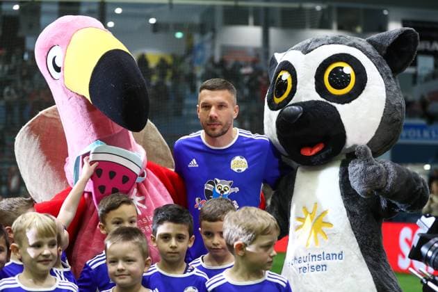 Sport Themen der Woche KW01 Sport Bilder des Tages schauinsland reisen cup - Kicken fuer den guten Zwecke, Poldi grillt den Henssler, 08.01.2023, SCHWALBE arena, Gummersbach Lukas PODOLSKI, schauinsland reisen cup - Kicken fuer den guten Zweck, Poldi grillt den Henssler, am 08.01.2023, SCHWALBE arena, Gummersbach DFL regulations prohibit any use of photographs as image sequences and or quasi-video *** schauinsland reisen cup Kicken fuer den guten guten den guten Zweck, Poldi grillt den Henssler, 08 01 2023, SCHWALBE arena, Gummersbach Lukas PODOLSKI, schauinsland reisen cup Kicken fuer den guten den guten den guten Zweck, Poldi grillt den Henssler, am 08 01 2023, SCHWALBE arena, Gummersbach DFL regulations prohibit any use of photographs as image sequences and or quasi video Copyright: xBEAUTIFULxSPORTS Meuselx