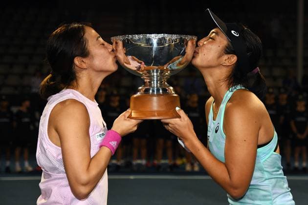 8th January 2022: Auckland, New Zealand: Miyu Kato of Japan and Aldila Sutjiadi of Indonesia celebrate with the trophy after winning their doubles Final match of the 2023 Womens s ASB Classic. ASB Tennis Centre, Auckland, New Zealand.  ActionPlus12466051 ChrisxSymes