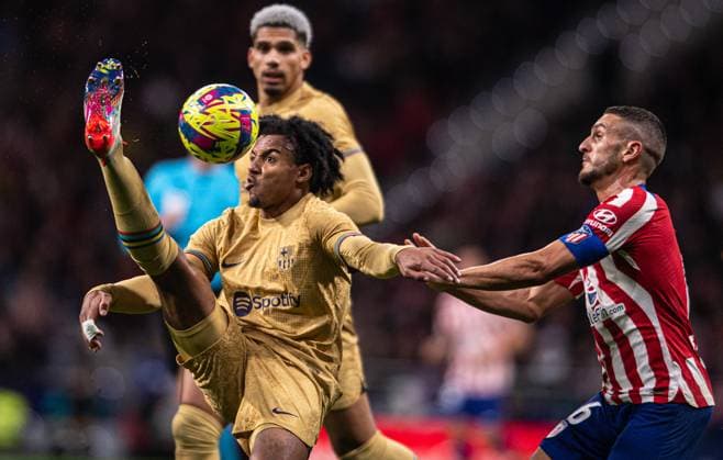 Sport Bilder des Tages 2023 Spanish La Liga Football Atletico de Madrid v Barcelona Jan 08th 08th January 2023; Metropolitano Stadium, Madrid, Spain, Spanish La Liga Football, Atletico Madrid versus Barcelona; Kounde and Koke Copyright: xJorgexRopero xActionxPlusxImagesx