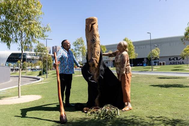 AUSTRALIAN OPEN PREVIEW 2023, Artist Stan Yarramunua (left) and Aunty Joy Murphy unveil a statue ahead of the Australian Open 2023 tennis tournament, at Melbourne Park in Melbourne, Monday, January 9, 2023. ( NO ARCHIVING, EDITORIAL USE ONLY, NO USE IN BOOKS WITHOUT CONSENT MELBOURNE VICTORIA AUSTRALIA  Copyright: xDIEGOxFEDELEx 20230109001750326026