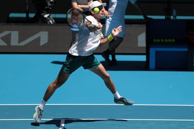 AUSTRALIAN OPEN PRACTICE SESSIONS, Australian tennis player Alex de Minaur takes part in a practice session ahead of the Australian Open 2023 tennis tournament, at Melbourne Park in Melbourne, Monday, January 9, 2023. ( NO ARCHIVING, EDITORIAL USE ONLY, NO USE IN BOOKS WITHOUT CONSENT MELBOURNE VICTORIA AUSTRALIA  Copyright: xDIEGOxFEDELEx 20230109001750344824