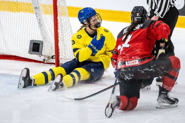 230109 Mira Jungaker of Sweden during the 2023 IIHF U18 Women s World Championship, WM, Weltmeisterschaft game between Sweden and Canada on January 9, 2023 in Östersund. Photo: Mathilda Ahlberg BILDBYRAN kod MA MA0369 ishockey Ice hockey, Eishockey u18 vm u18-vm 2023 iihf u18 womens world championship sverige sweden kanada canada dam bbeng Copyright: MATHILDAxAHLBERG BB230109MA177