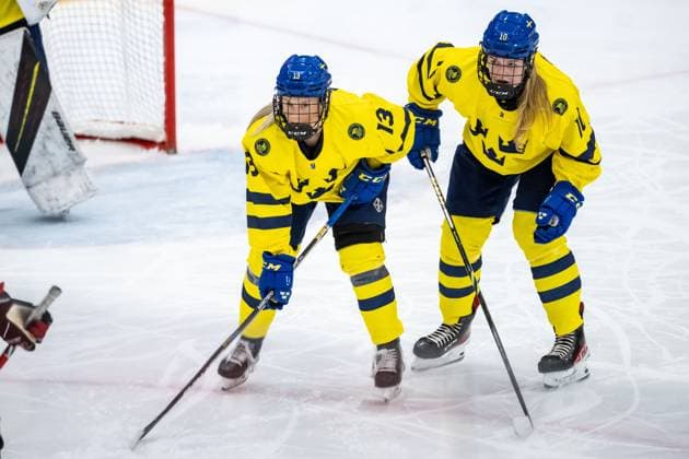 230109 Mira Hallin and Linnea Natt och Dag of Sweden during the 2023 IIHF U18 Women s World Championship, WM, Weltmeisterschaft game between Sweden and Canada on January 9, 2023 in Östersund. Photo: Mathilda Ahlberg BILDBYRAN kod MA MA0369 ishockey Ice hockey, Eishockey u18 vm u18-vm 2023 iihf u18 womens world championship sverige sweden kanada canada dam bbeng Copyright: MATHILDAxAHLBERG BB230109MA183